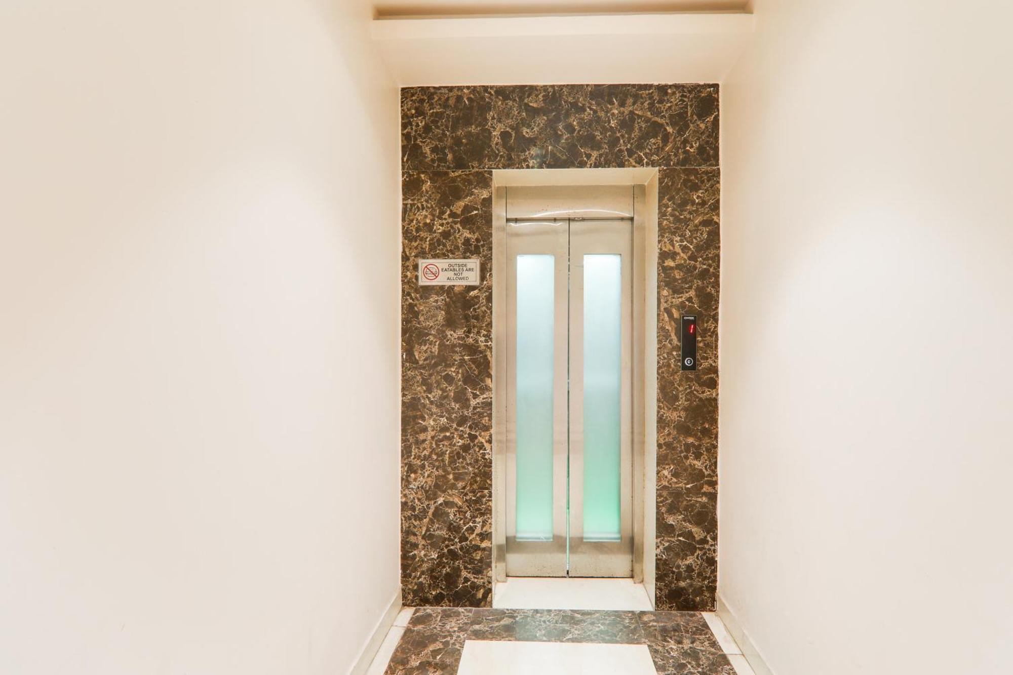 Super Townhouse Viraj Khand Formerly Veridian Inn Chinhat Kültér fotó