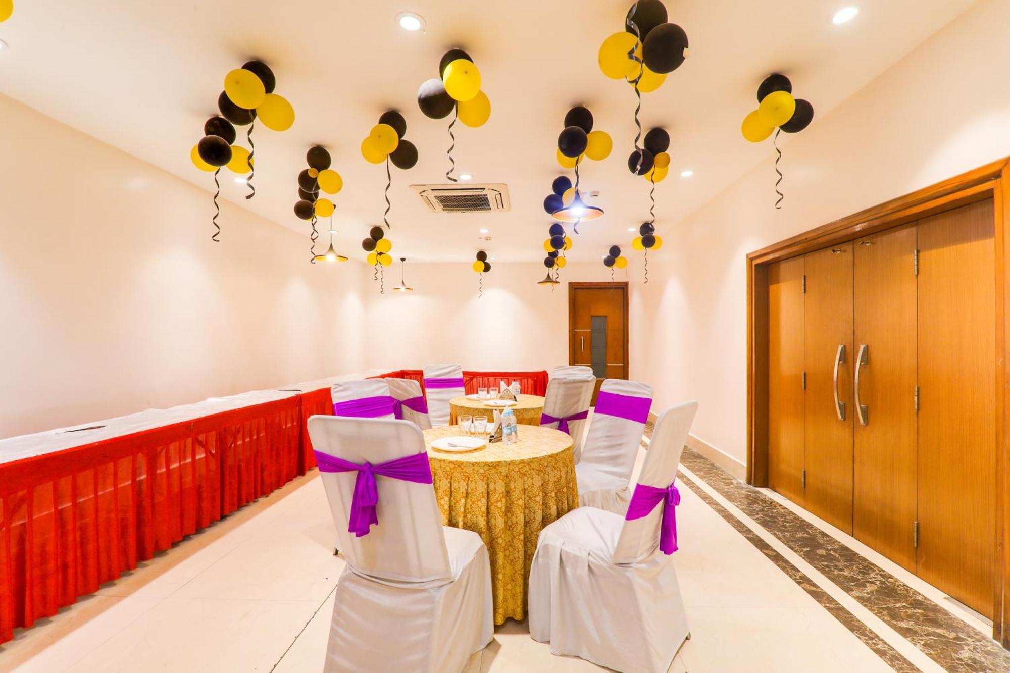 Super Townhouse Viraj Khand Formerly Veridian Inn Chinhat Kültér fotó